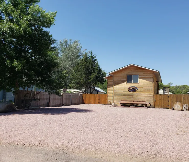  2 bdrm, 3 beds. Quiet Retreat. Fenced in Unit, pet friendly! - Image 1