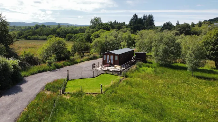 Loch View - luxury cabin with spectacular alpine and loch views - Image 1