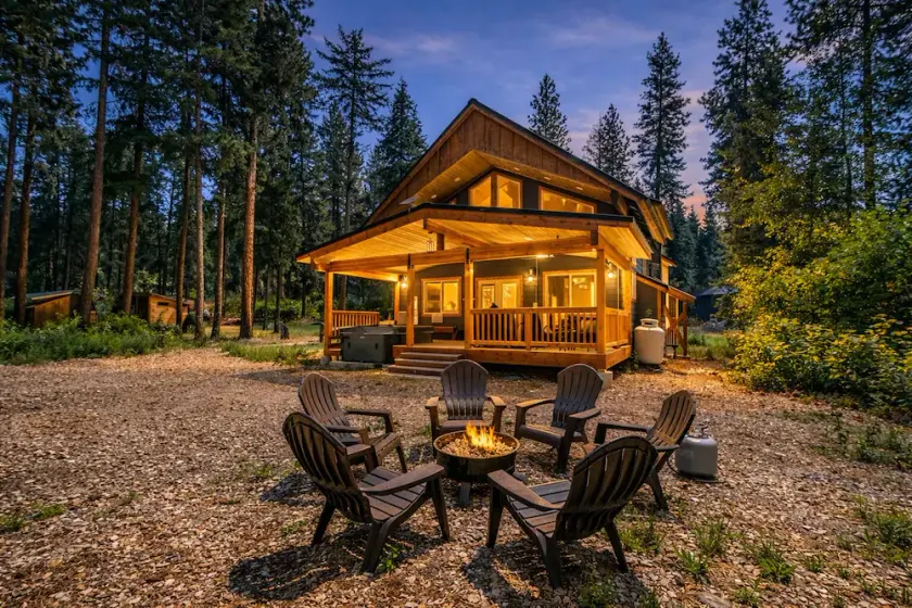 Compass Cabin by NW Comfy Cabins - Image 1