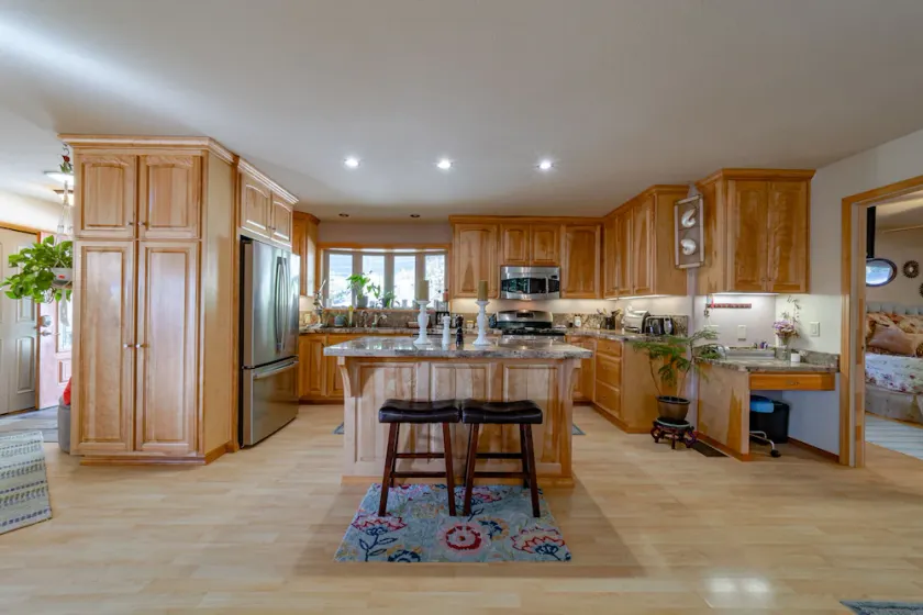  Modern, Clean, Home in the Heart of The Ave. of the Giants.STARLINK, Gated - Image 1