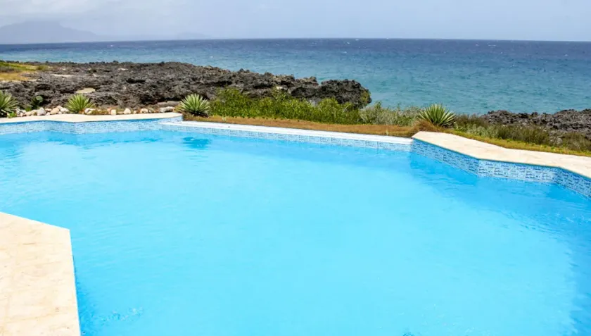 Oceanfront penthouse with great sea views, top floor, Wi-fi, pool! - Image 1