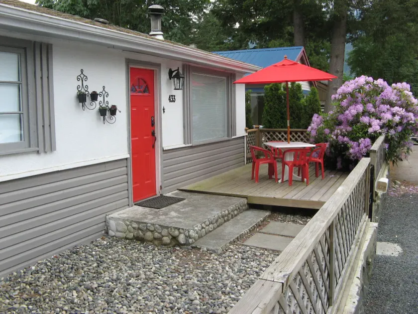 Cultus Lake - Memories Cottage - Image 1