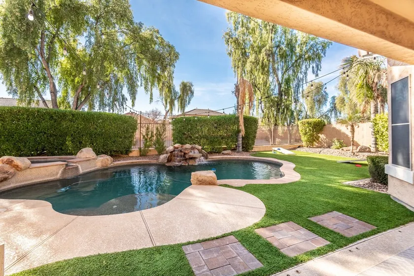 Escape to the sun with a private pool, ideal getaway for families or couples - Image 1