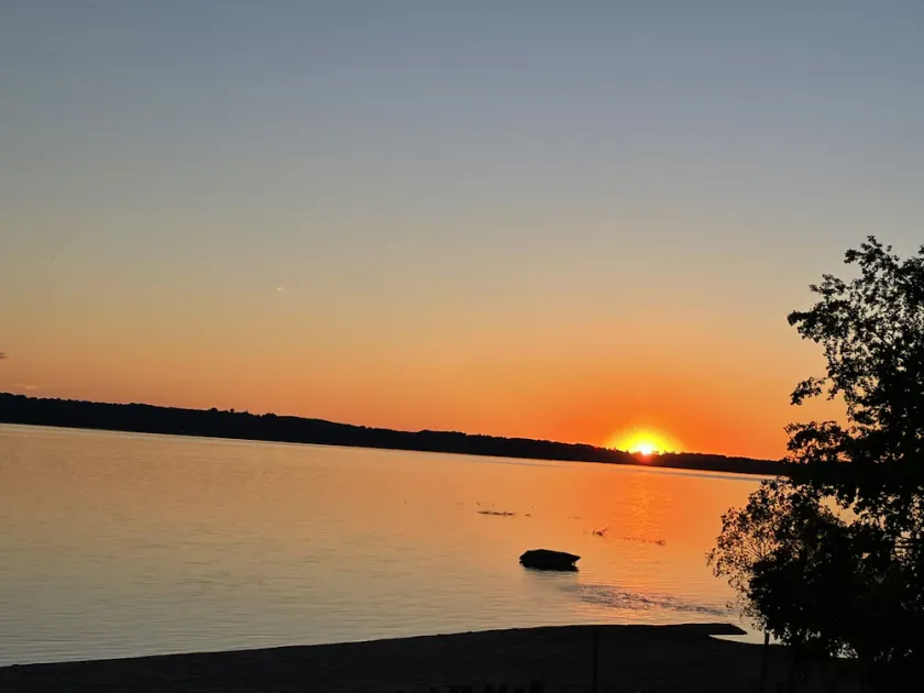 Fall Midweek special $ 99!  Uhindret solnedgangsudsigt over bugten trin - Image 1