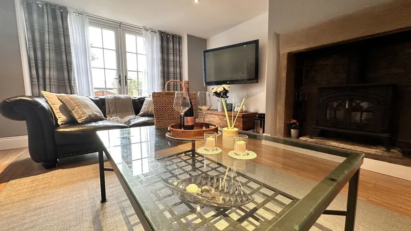 Cosy converted 18th century barn - Image 1