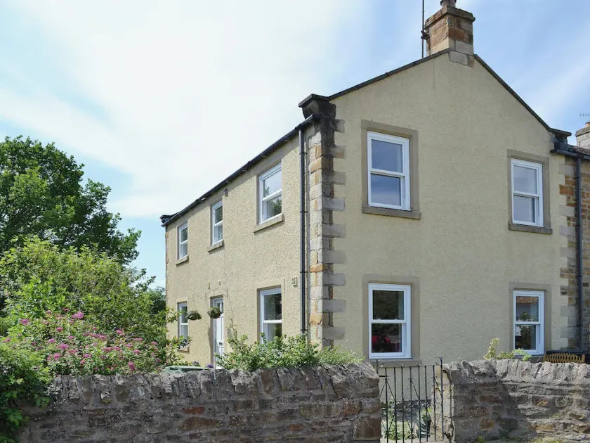 A pretty stone cottage in the conservation village of Redmire. - Image 1