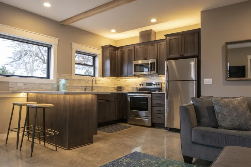 Élégant, nouvel appartement au rez-de-chaussée à Iconic West Seattle - Image 1