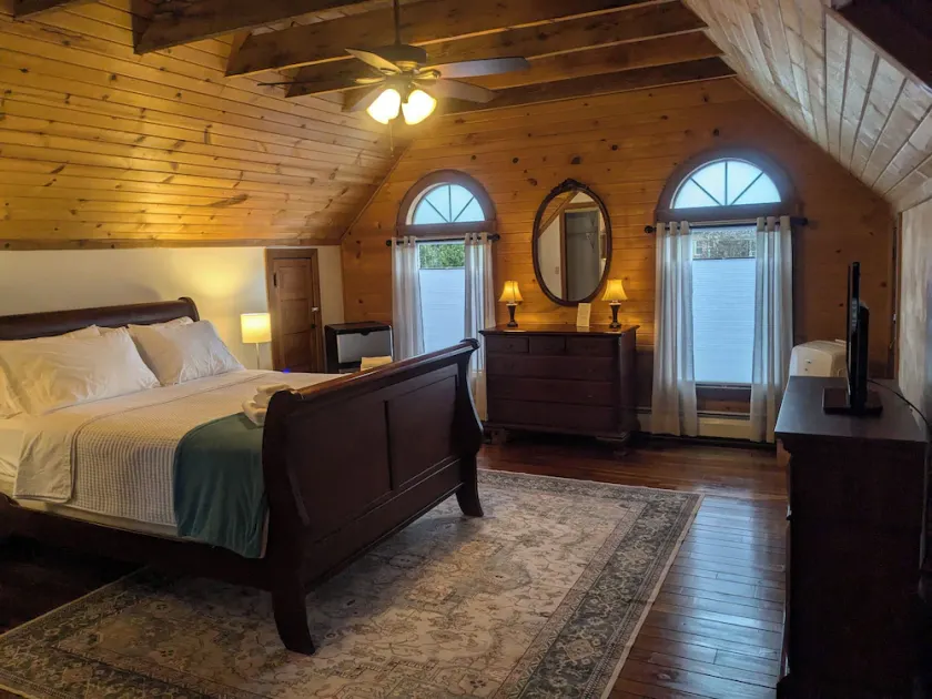 The Carriage House Inn Bed and Breakfast - Image 1