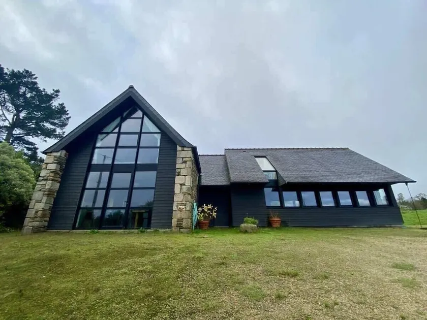 Large farmhouse with garden and sea view for 8 people - Image 1