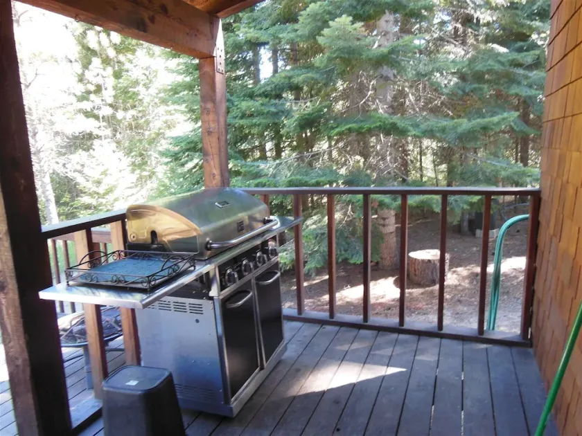 Enjoy Privacy in the Pines, Close to Golf Course - Image 1