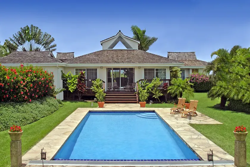 Private, Luxurious Dream Home with Swimming Pool, Permitted - Image 1