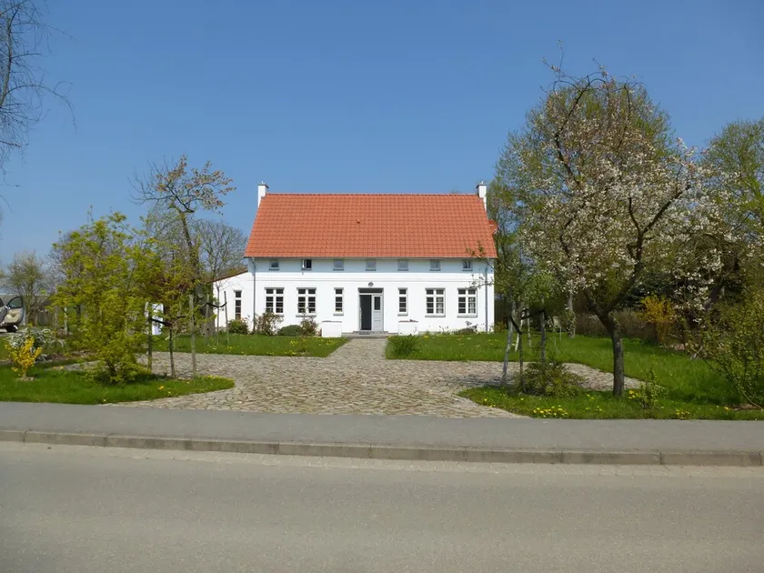 Fantastic luxury house near the beach in a large beautiful garden - Image 1