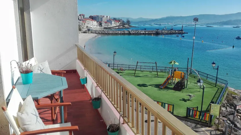 Wonderful sea view! In front of the beach. 5 km from Sanxenxo. Free WIFI - Image 1