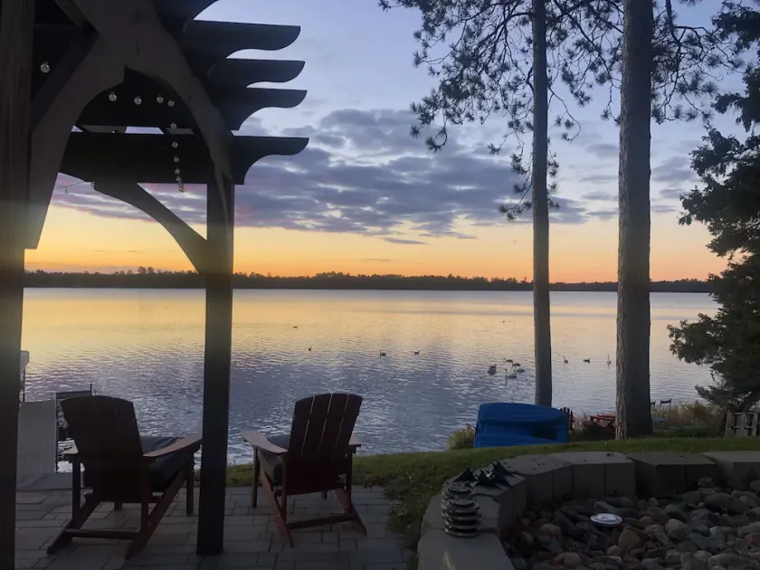 Relax in a cozy and private lake front cabin with breathtaking views! - Image 1