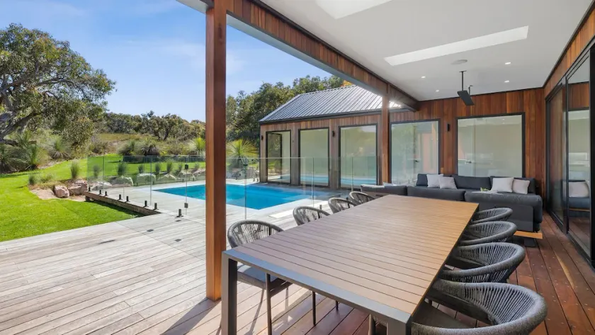 Moggs Creek Luxury Escape - Luxurious Family Getaway - Image 1