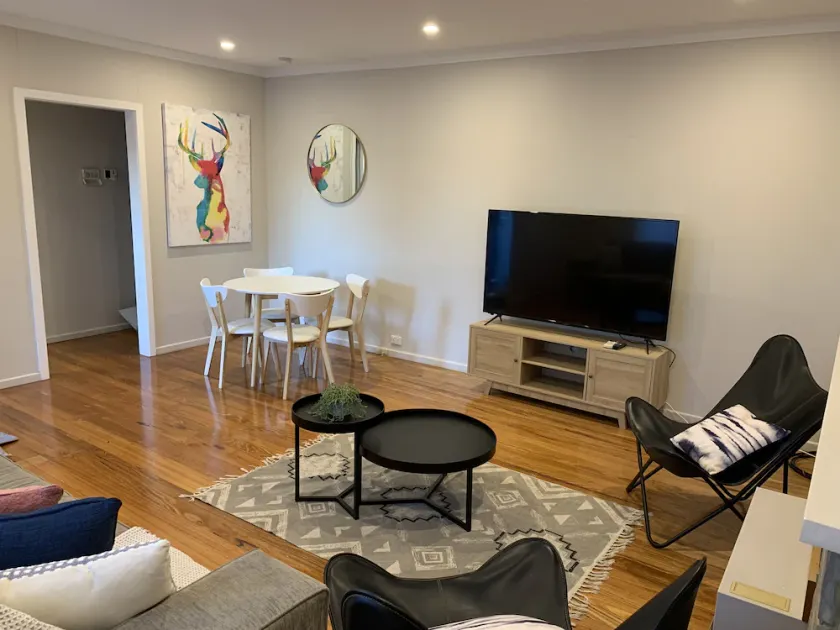 Central & Tranquil Two-Bedroom Home in the Heart of Essendon - Image 1