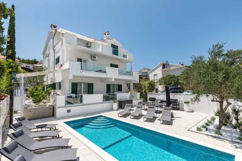Apartment in Arbanija with sea view, terrace, air conditioning, WiFi 5139-5 - Image 1