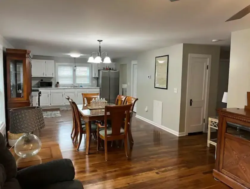 3 bedroom home quiet neighborhood close to trails - Image 1