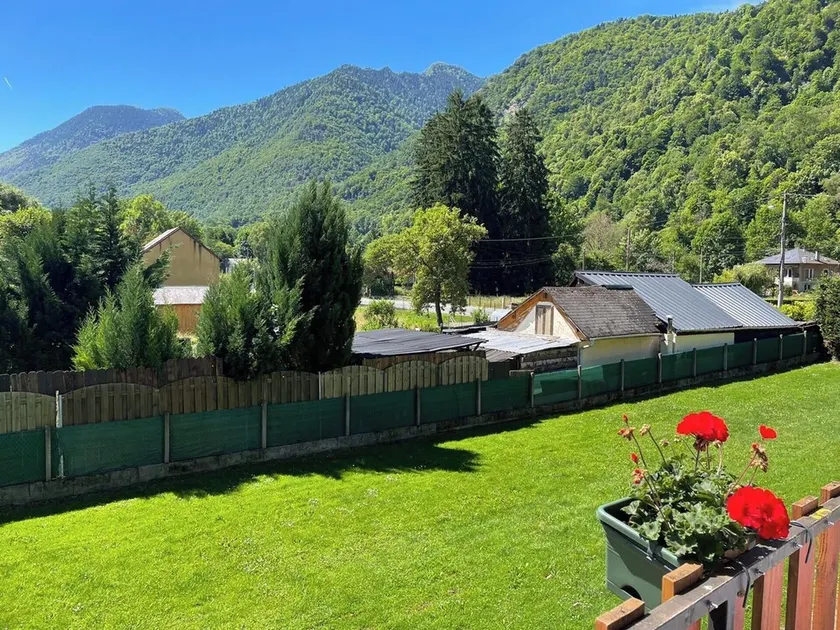 Spacious Alpine 3-bedroom Pyrenees Apartment - Image 1
