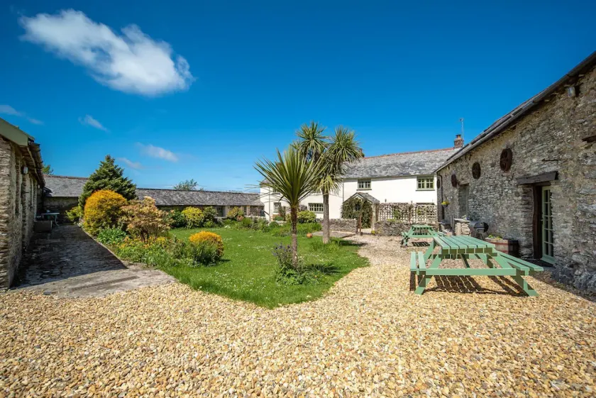 Stunning 5-bedroom farmhouse within easy reach of North Devon beaches - Image 1