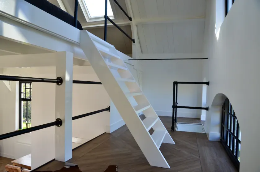 NOVO: A antiga igreja pequena foi transformada em um lindo apartamento - Image 1