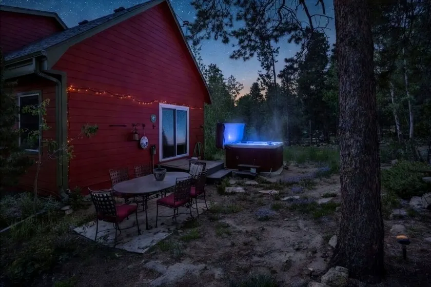 Family & Dog Welcoming Lodge with Hot Tub & Games - Image 1