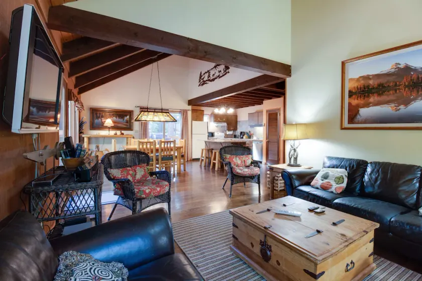 Basecamp for endless adventure, perfect Black Butte location - Hot Tub! - Image 1