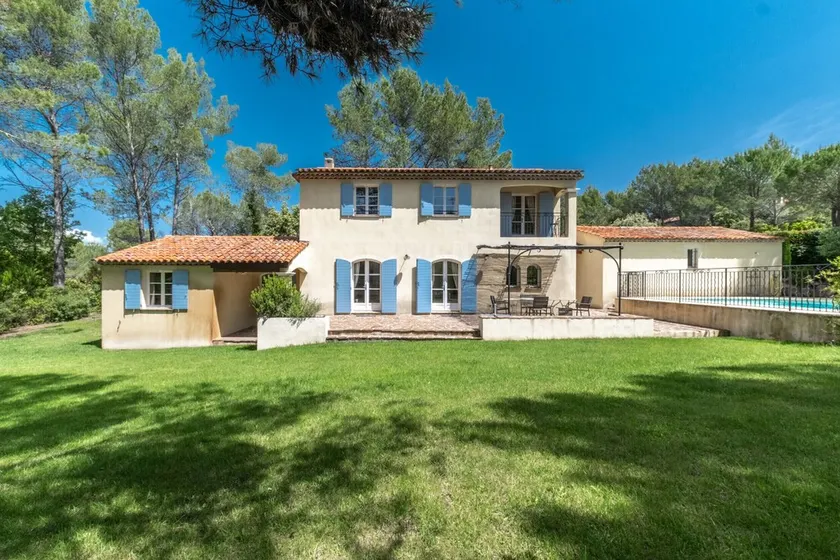 4-BEDROOM VLLA WITH PRIVATE POOL AND GARDEN (N°342) - Image 1