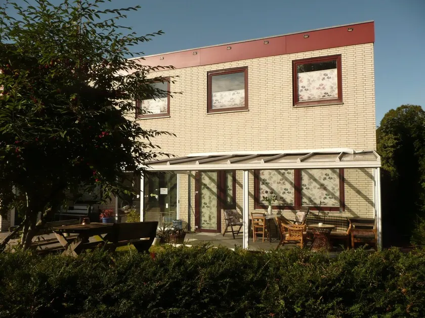 Small apartment with large conservatory. For up to 3, maximum 4 guests. - Image 1