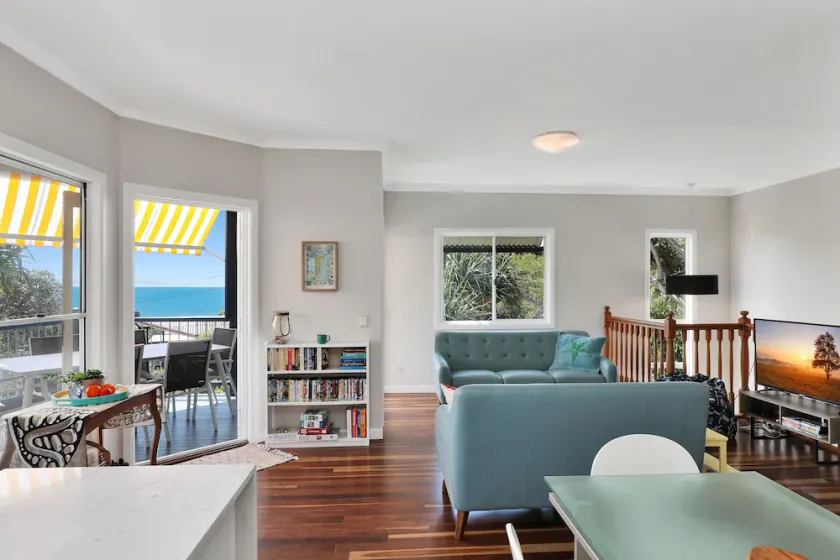 Bright'n'breezy with ocean views, central to all Point Lookout has to offer. - Image 1
