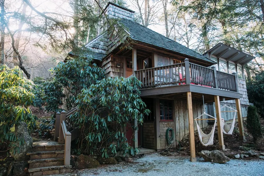 Adirondack Cottage: Designer Artists Studio, Walk To Town, Pet Friendly - Image 1