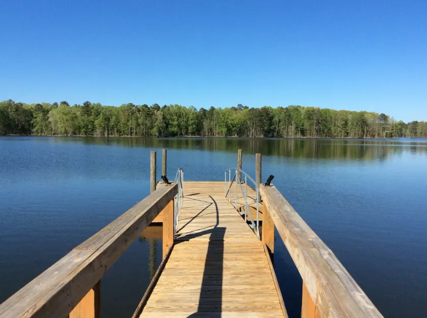 Lakefront - hundefreundlich, privates Dock & Ramp, Feuerstelle und Cool Patio Waterside! - Image 1
