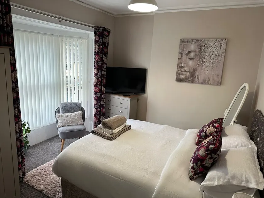 2 Bed Flat - Sleeps 4 Antrim town centre - Image 1