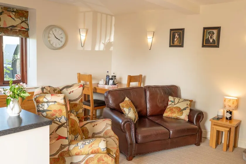 Luxury ground floor cottage with M2 disabled access and 2 dogs welcome - Image 1