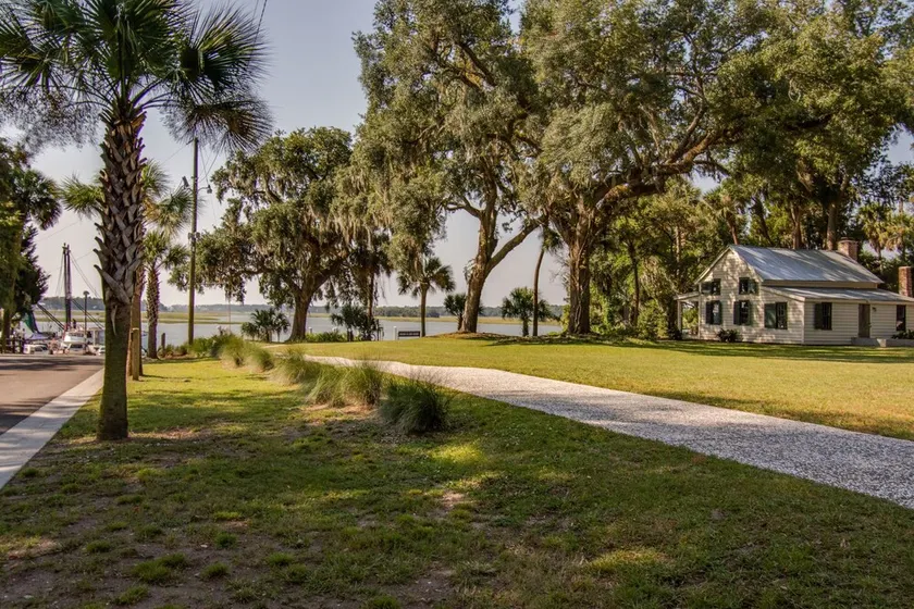 Downtown Bluffton Cottage ~ Bare skridt til May-floden - Image 1
