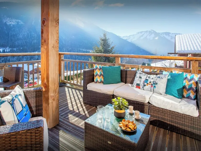 Chalet Levant Blanc - base alpine pour 14 avec salle de jeux - OVO Network - Image 1