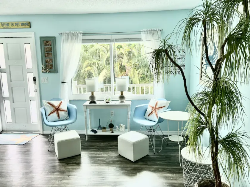 Bright condo in the palms, close to everything! - Image 1