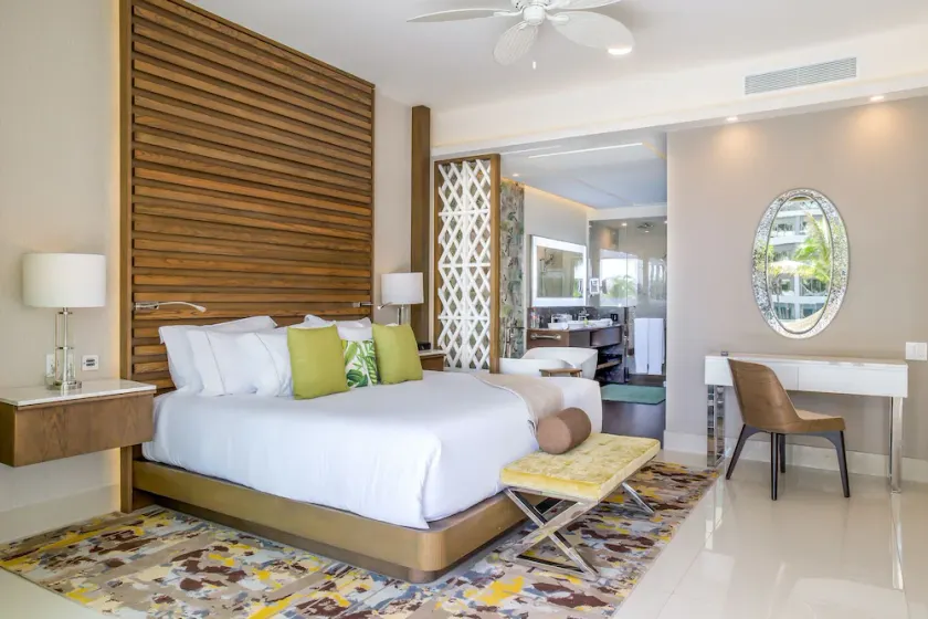 Resort Style 2-bedroom condo with AC and WiFi in beautiful Cancún - Image 1
