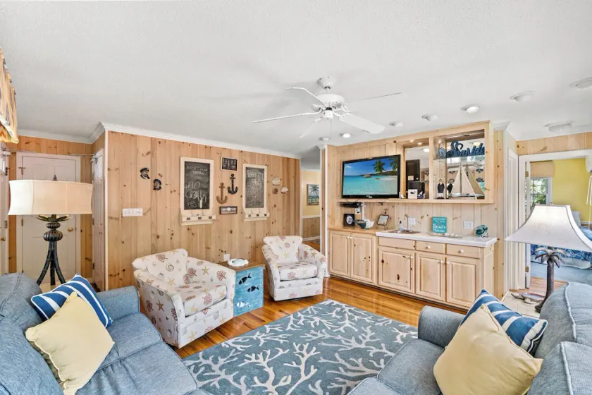 Nyrenoverat Beach House w / Pool and Hot Tub - 20 sovplatser - Image 1