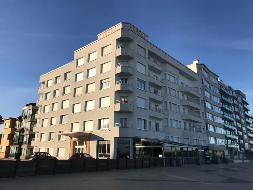 Nyd i atmosfærisk luksuslejlighed lige ved havet i DePanne - Image 1