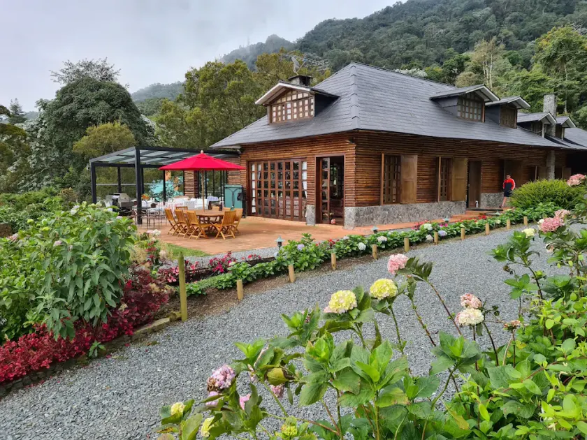 Las Mercedes Lodge is property located in the mountains sourrounding Cali. - Image 1