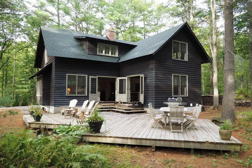 Charming 3 bdrm Cottage + 3 bdrm Guest House on Muldrew Lake! - Image 1