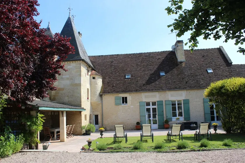 Beautiful manor house, 5 bedrooms, 10/12 pers, large garden. Be at home! - Image 1