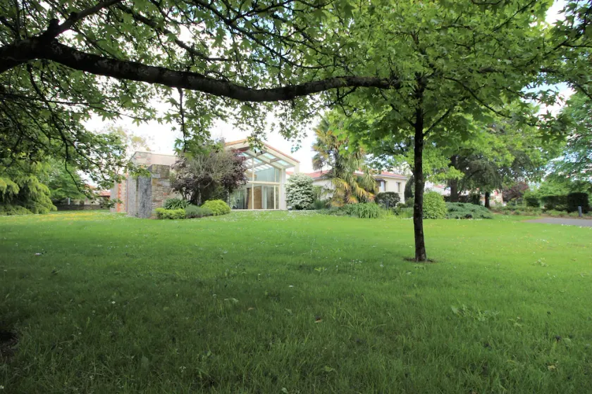 Large House, sleeps 20, 20 minutes Puy du Fou, indoor pool, spa, sauna - Image 1