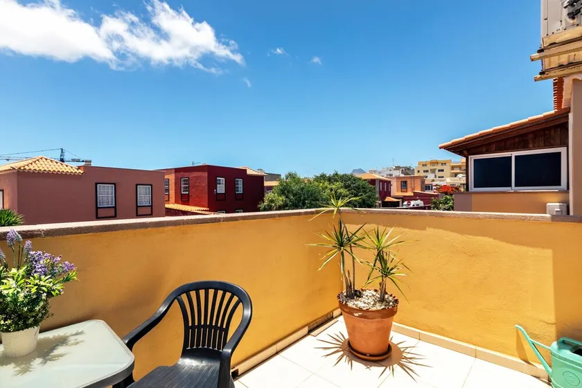 Casa Golfin Holiday Home with Garden View, Wi-Fi and Terrace - Image 1