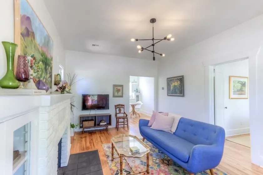 Newly renovated, charming, quiet bungalow near U of A/downtown - Image 1