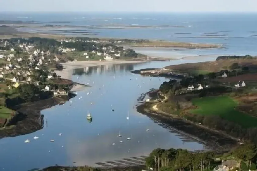 Fredens og roen i landskabet et stenkast fra havet - Image 1
