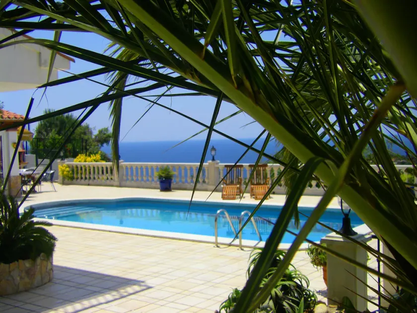 A small corner of paradise between sea and mountains. - Image 1