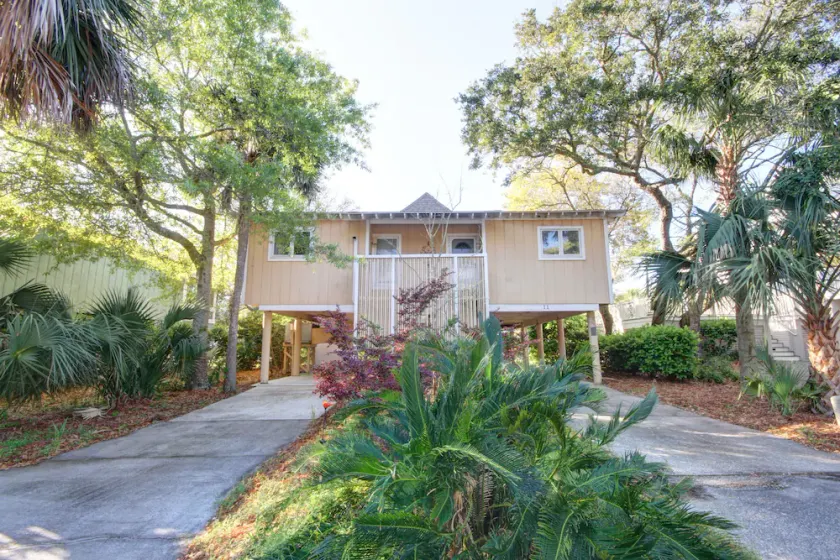 Cute Beach Home dans Wild Dunes près de la plage! Venez vous détendre sur le grand porche filtré! - Image 1