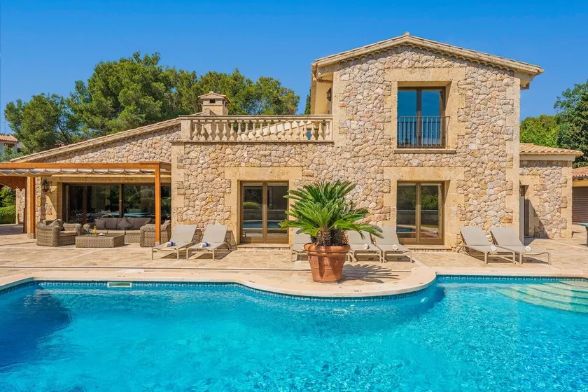 Stunning luxury beach villa for 12 with private swimming pool in Puerto Pollensa - Image 1